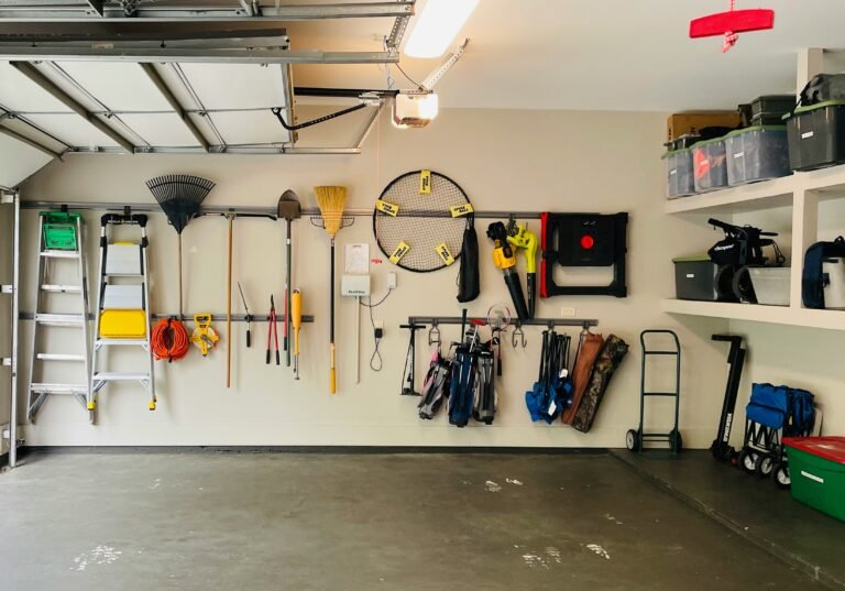 Désencombrer son garage avant l&rsquo;été : 5 étapes pour retrouver un espace fonctionnel
